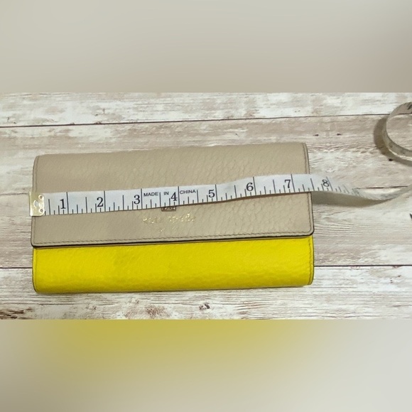 Kate Spade Wallet Womens Beige/Yellow Sandra Southport Avenue Leather Trifold - Picture 13 of 15